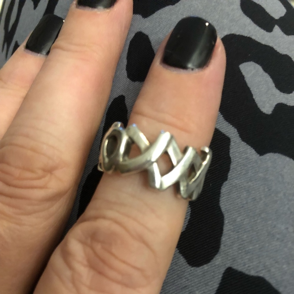 AUTHENTIC TIFFANY & CO. KISSES and HUG RING